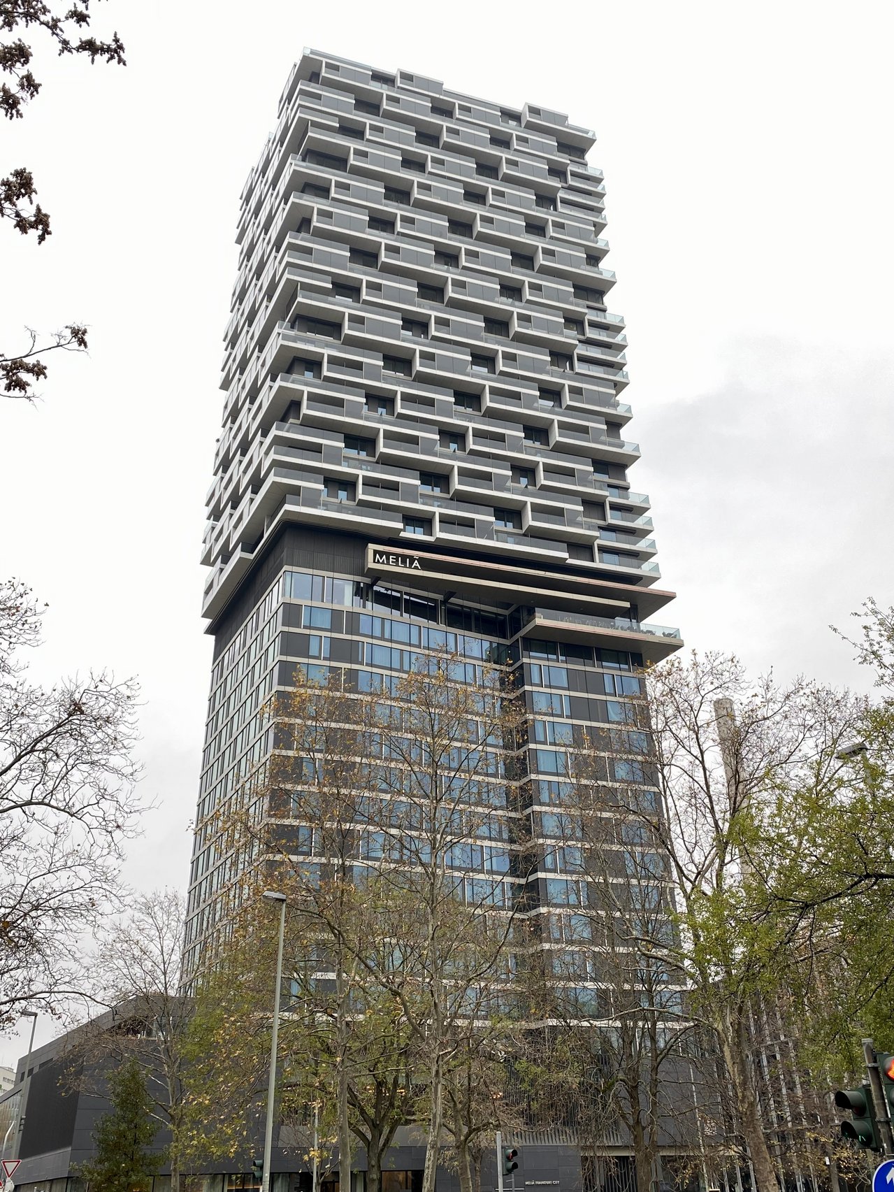 Hochhaus_One_Forty_West__Frankfurt.JPG